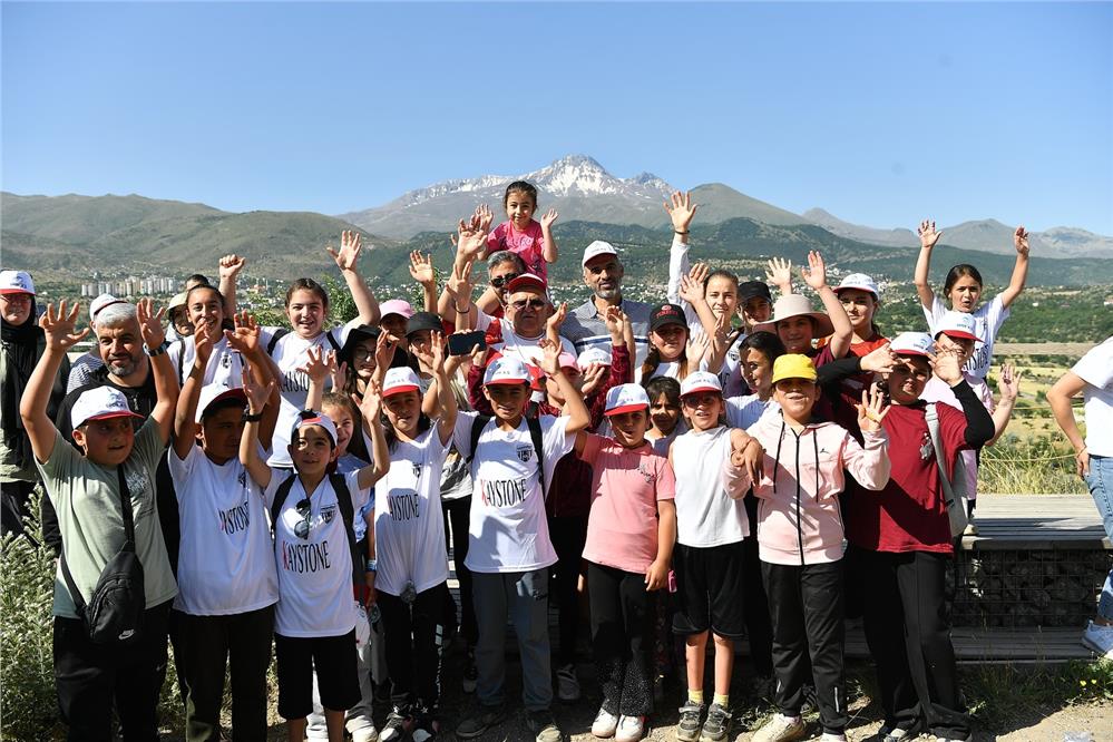 Kayserili vatandaşlar sabah sporu için doğaya koştu