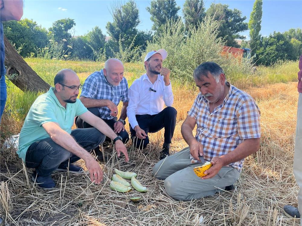 Saadetliler, "tarlada" çiftçinin sorunlarını dinledi