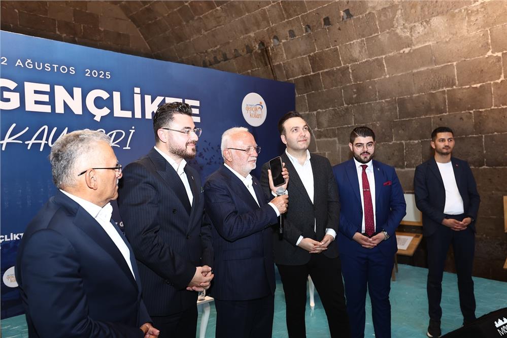 AK Parti'den Söz Gençlikte gençlik buluşması AK Parti'den Söz Gençlikte gençlik buluşması