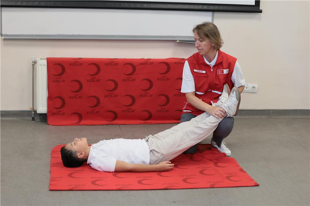 Yeni eğitim yılına Kızılay