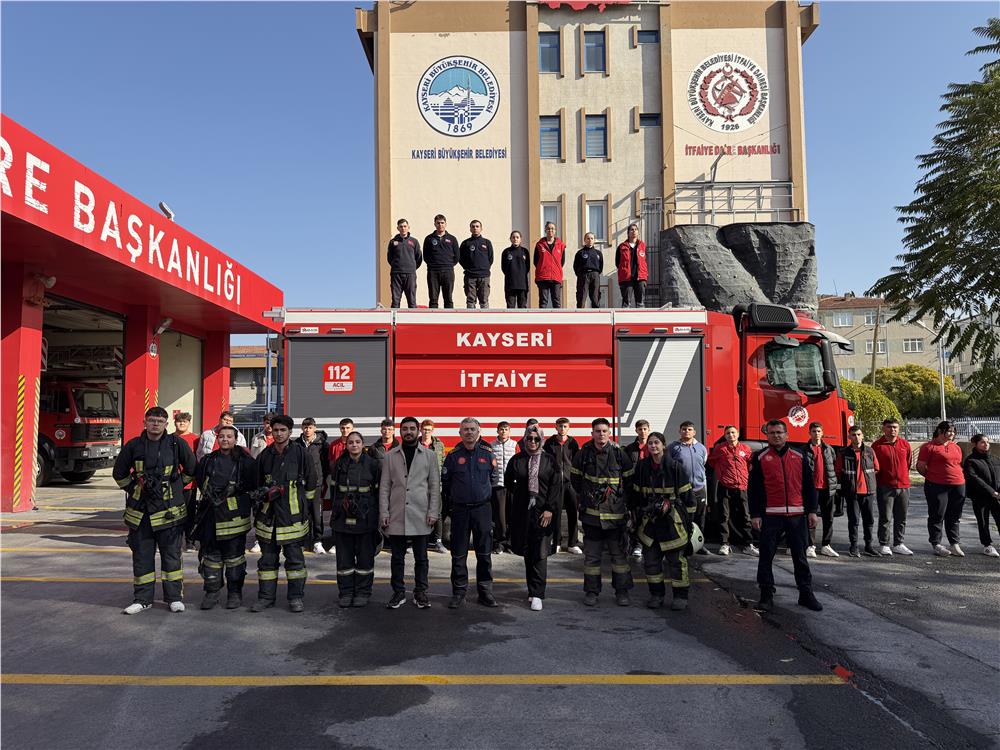 Kayseri İtfaiyesi öğrencilere eğitim desteği verdi