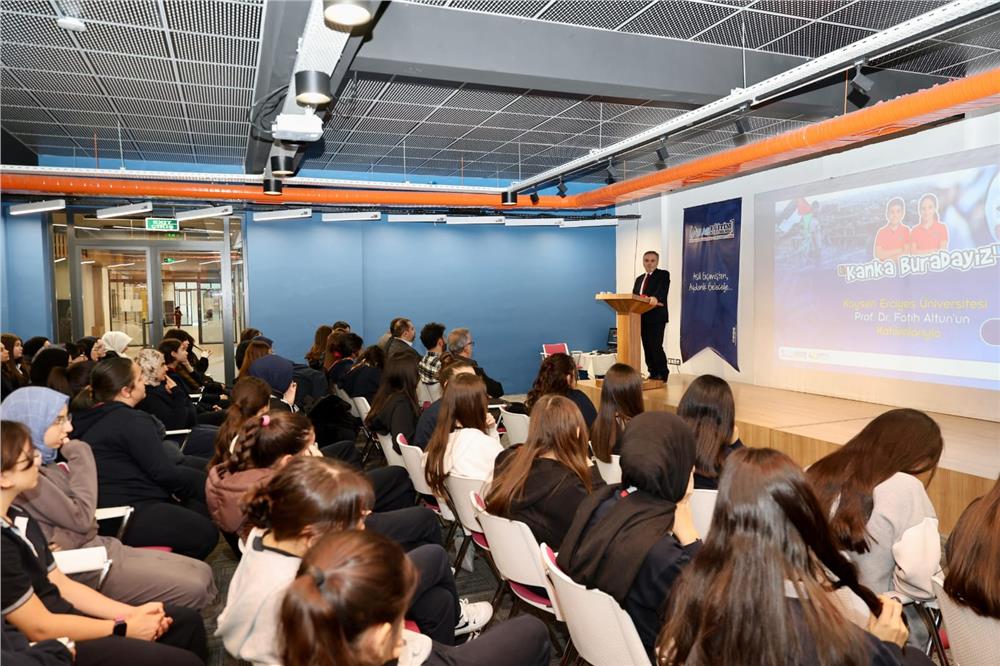 ERÜ Rektörü Altun, öğrencilerle buluştu