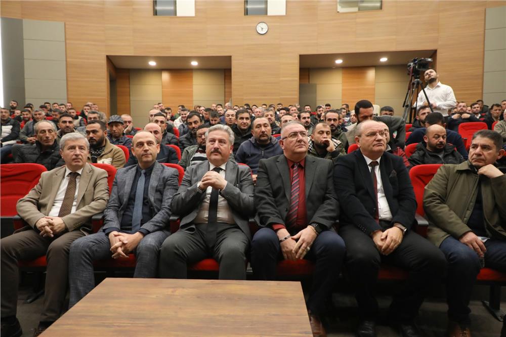 Melikgazi Belediyesi Park ve Bahçeler personeline ağaç bakım eğitimi