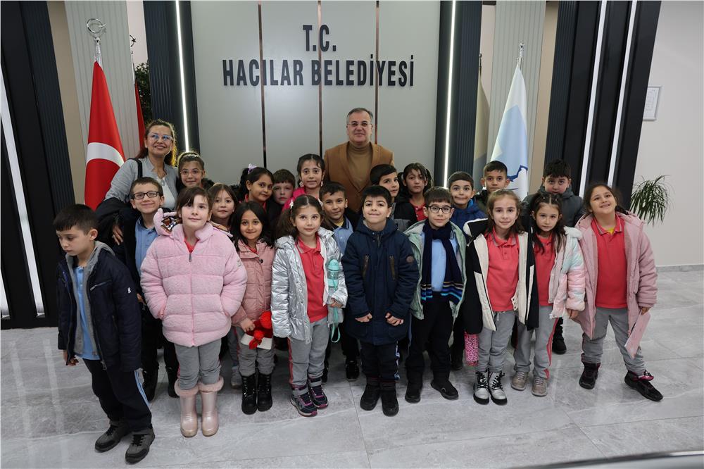 Minik öğrencilerden Başkan Özdoğan'a ziyaret