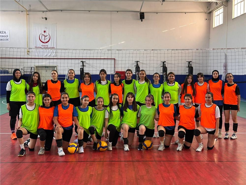 Tomarza’da “Evinin Sultanları Voleybol Turnuvası” başladı
