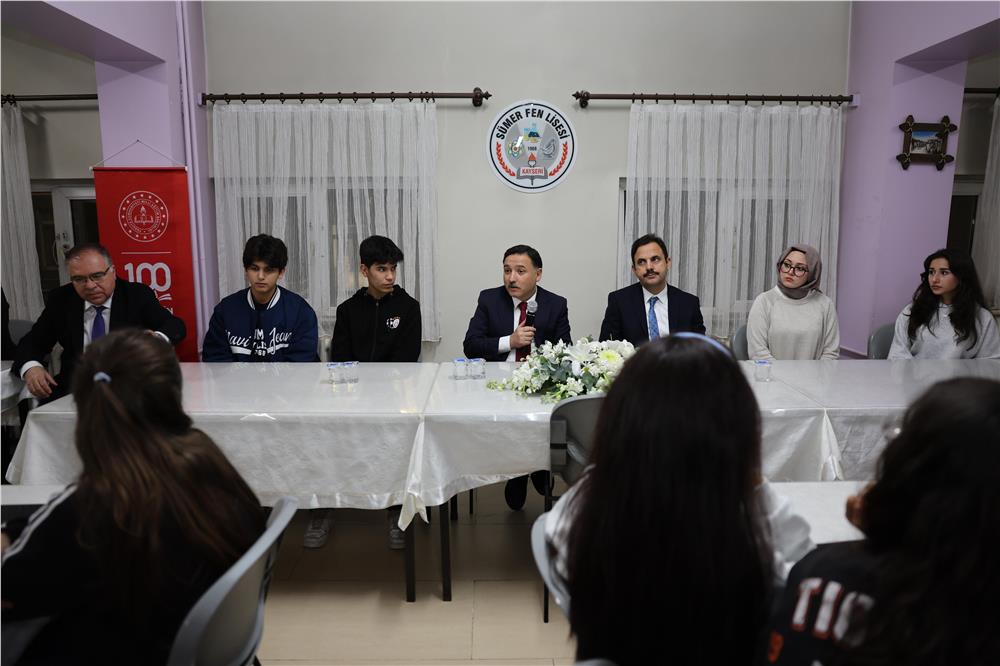Vali Çiçek, Sümer Fen Lisesi öğrencileriyle iftarda buluştu