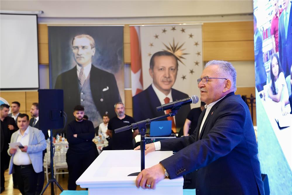 Büyükkılıç: Bayram sevincimiz çoğalsın, tüm dünyaya yayılsın