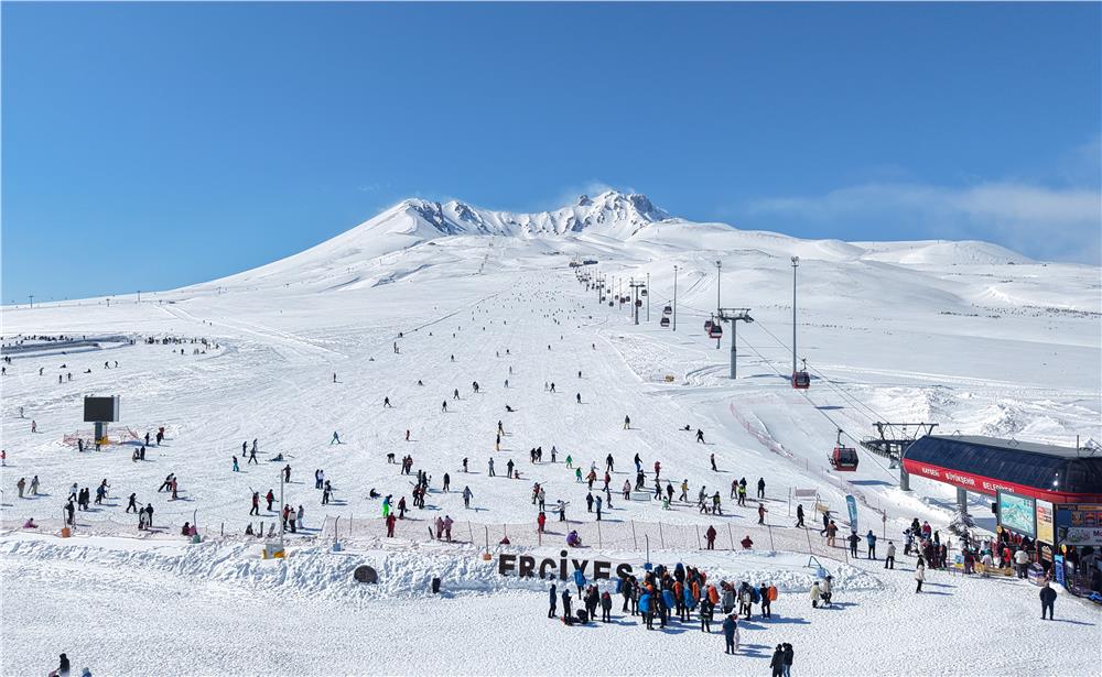 Erciyes, ara tatil ve bayramda kayakseverleri bekliyor