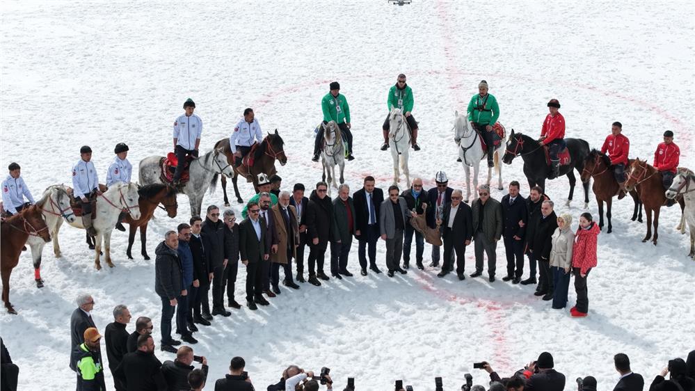 Erciyes, Kökbörü ve Kızak Şampiyonası'nda 5 bin kişiyi buluşturdu
