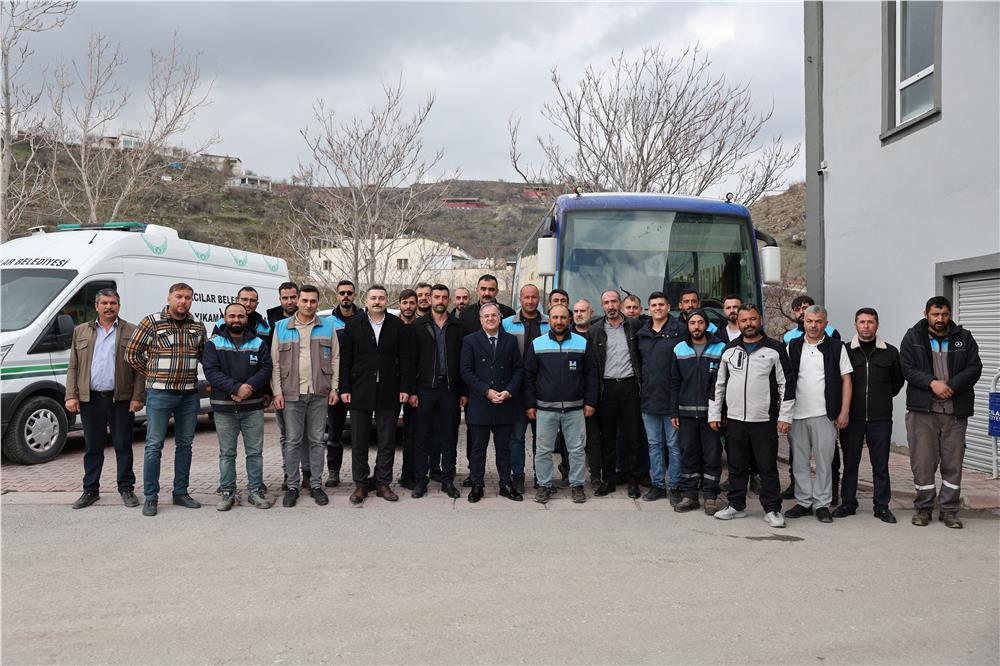 Hacılar Belediyesi personeli mesai başlangıcında bayramlaştı