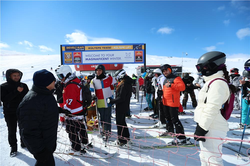 Kayak tutkunlarının vazgeçilmezi Erciyes'te memnuniyet üst düzeyde