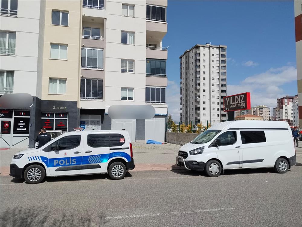 Kayseri'de 3'üncü kattan düşen adam hayatını kaybetti