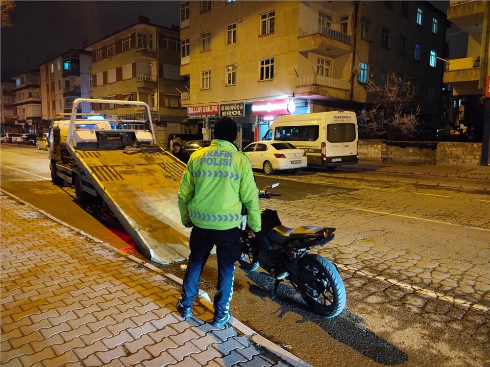 Kayseri'de polisten kaçan motosikletli 336 bin TL ceza yedi