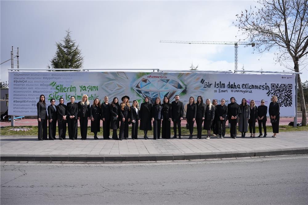 Kayserili kadınlar, kadın cinayetlerini billboardlarla kınadı