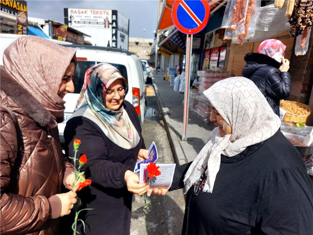 Saadetli kadınlar, 8 Mart'ta da sahada