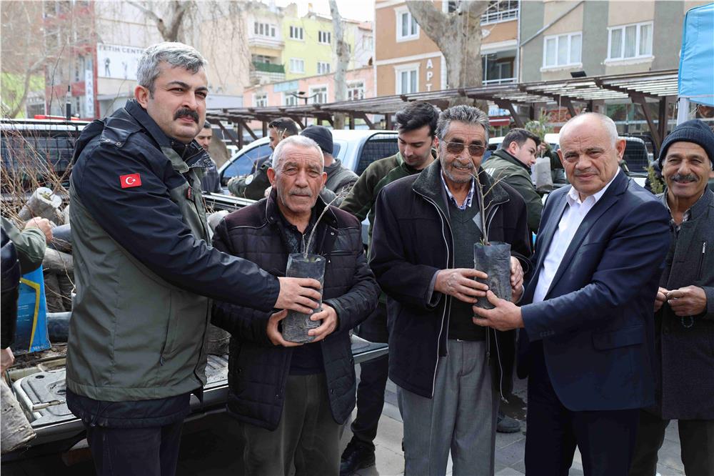 Yahyalı’da Orman Haftası fidan dağıtımıyla kutlandı