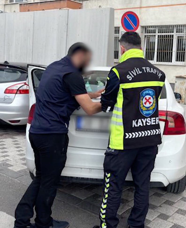 Araçtan inip tartışmaları 560 bin liraya mâl oldu!