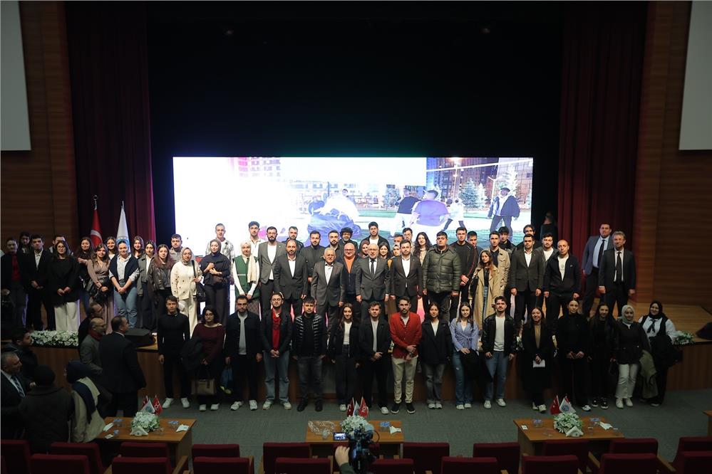 Büyükkılıç, Kayseri Üniversitesi'nde gençlerle buluştu