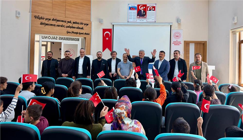 MHP Melikgazi Teşkilatı'ndan Çocuk Evleri'nde bayramlaşma