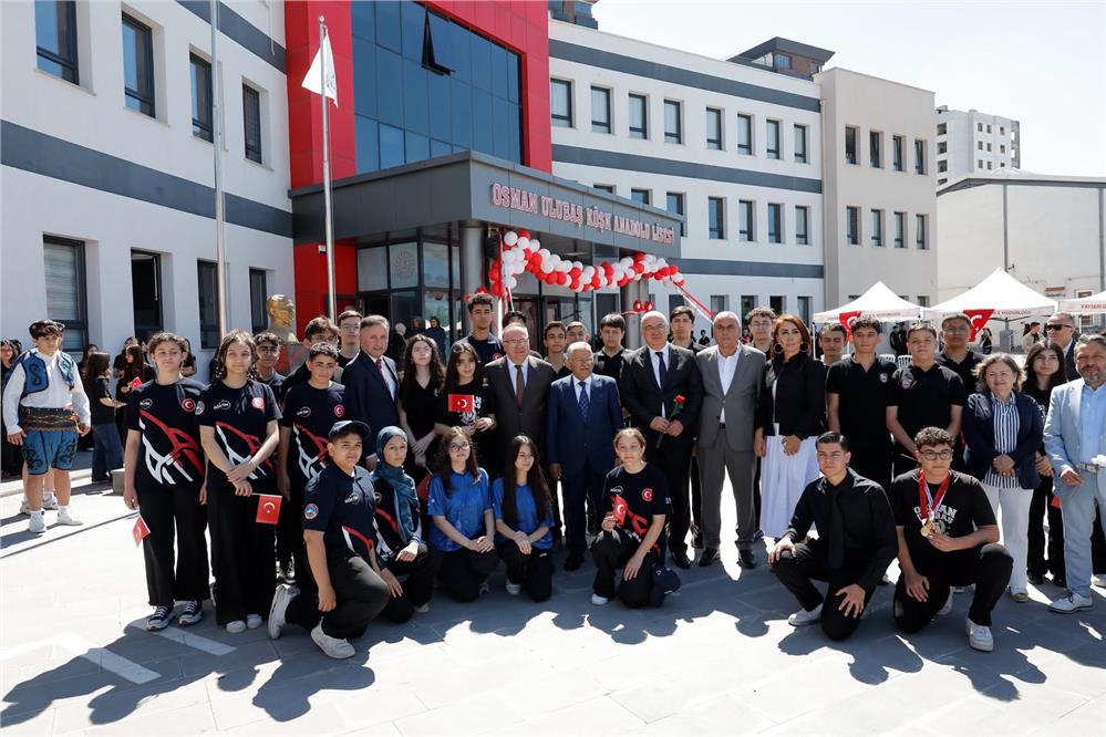 Büyükkılıç, öğrencilerin karne sevincine ortak oldu