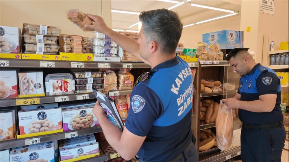Kayseri zabıtasından zincir marketlere sıkı denetim