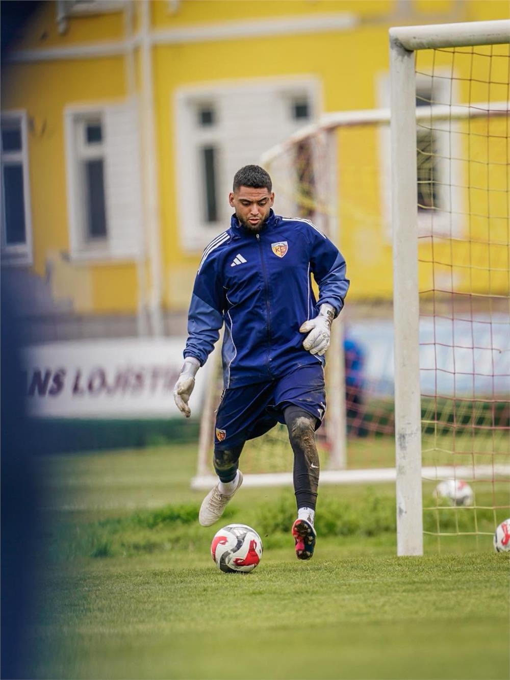 Kayserispor'da kaleci Bilal ile yollar ayrıldı