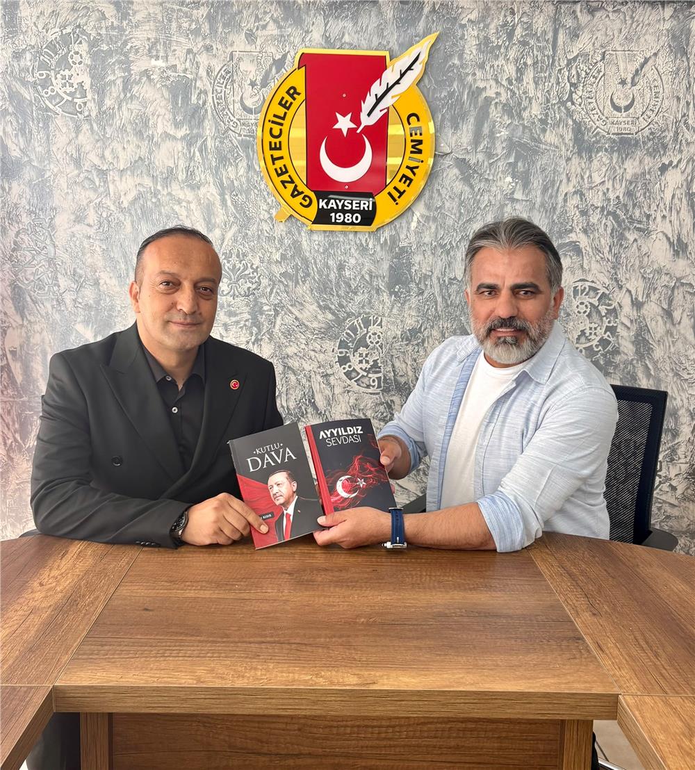 Ay Yıldız Sevdası ve Kutlu Dava okurlarla buluştu