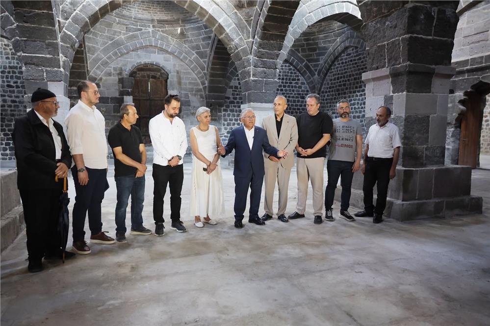 Başkan Büyükkılıç, restorasyonu tamamlanan 5 asırlık Bedesten'de