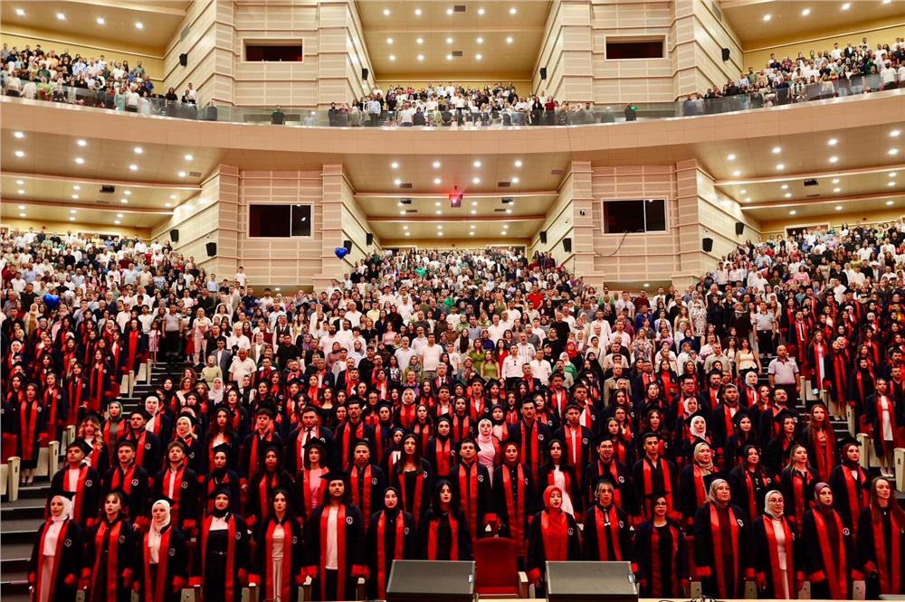 ERÜ Sağlık Hizmetleri Meslek Yüksekokulu, yeni mezunlarını verdi
