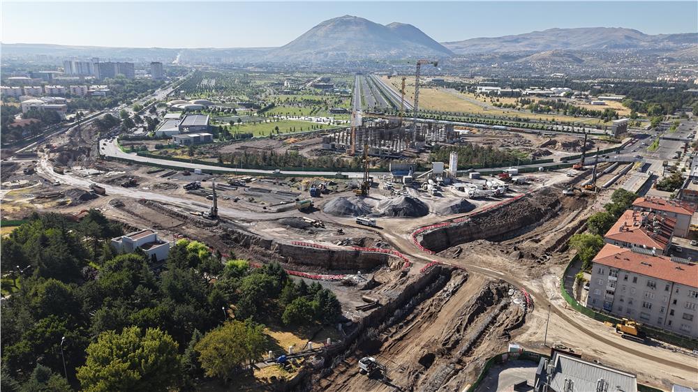 Merakla beklenen Kartal Kavşağı