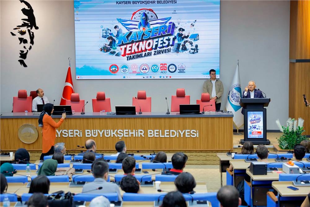 Başkan Büyükkılıç, TEKNOFEST gençliğiyle buluştu