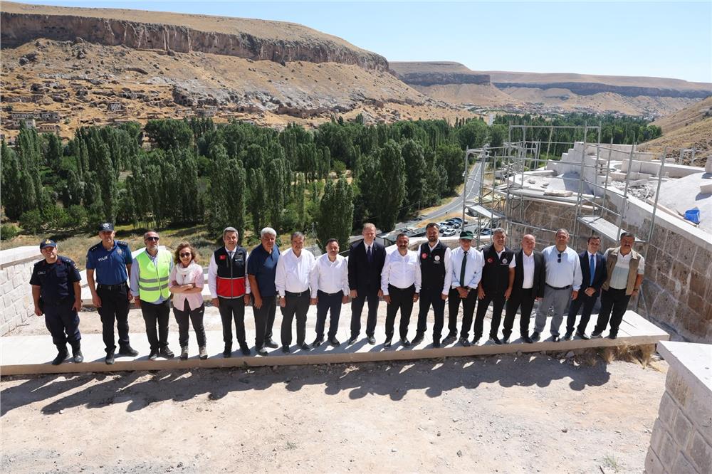 Kayseri Valisi Çiçek, Eğriköy Höyük Kazı Alanı'nı ziyaret etti