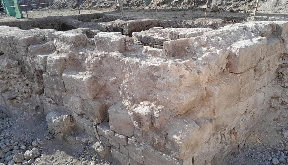 Melikgazi Medresesi kazısı için yaya yolu kapatılıyor