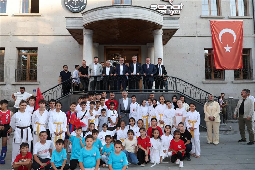 Melikgazi'nin Çocuk Şenliği'nde çocuklar doyasıya eğlendi