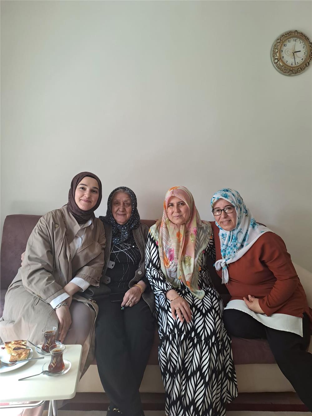 Talas'ta her kapı çalınıyor, herkesin gönlü alınıyor