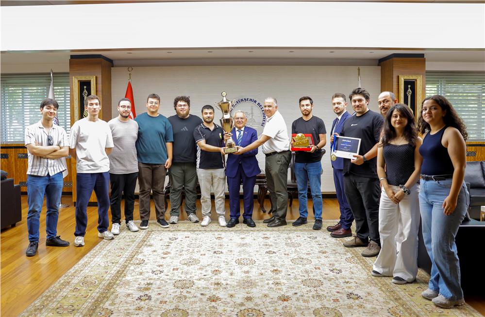 Başkan Büyükkılıç TEKNOFEST şampiyonlarını ağırladı