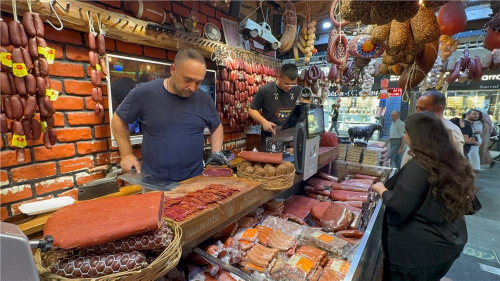 Gurbetçi sezonu pastırmacıların yüzünü güldürdü