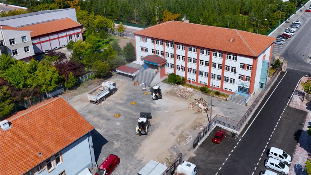 Kayseri'de üç okulun çehresi yeşil dokunuşla değişti