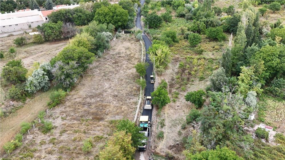 Melikgazi Belediyesi Bağpınar yolunu asfaltlıyor