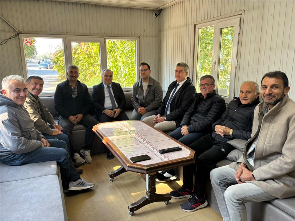 Rektör Altun, kampüsü gezerek öğrenci ve esnafla sohbet etti