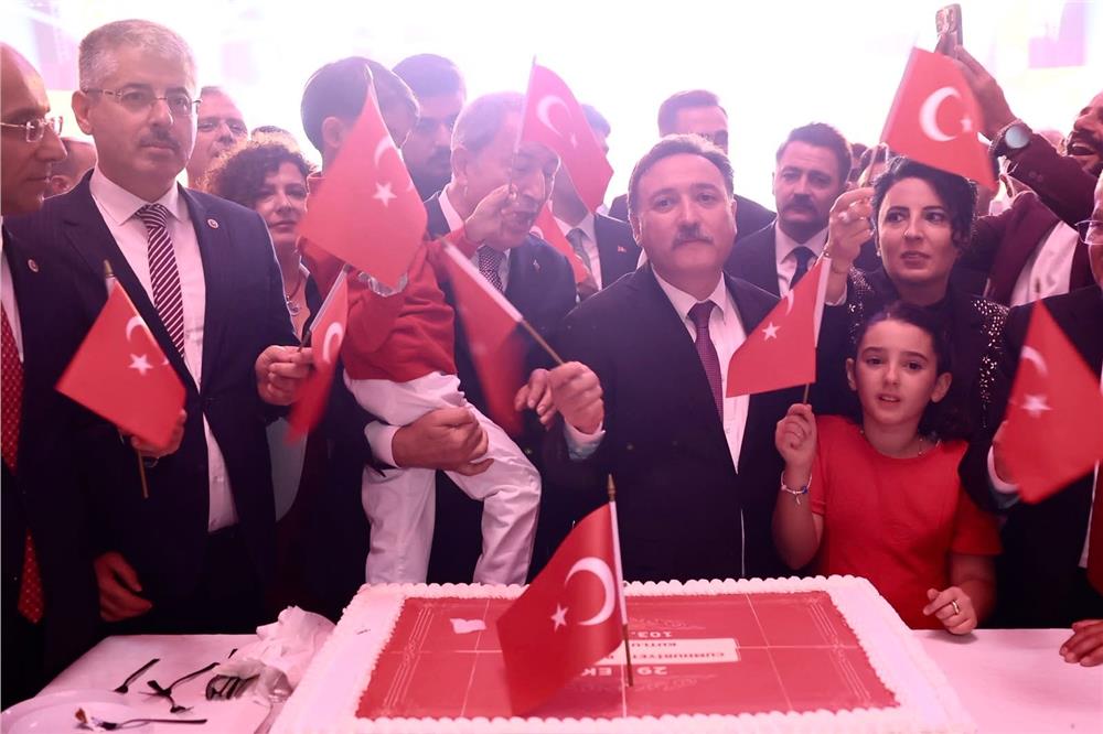 Vali Çiçek: Milletimiz, Kayseri’de bayrağına, vatanına olan aşkını bir kez daha haykırdı